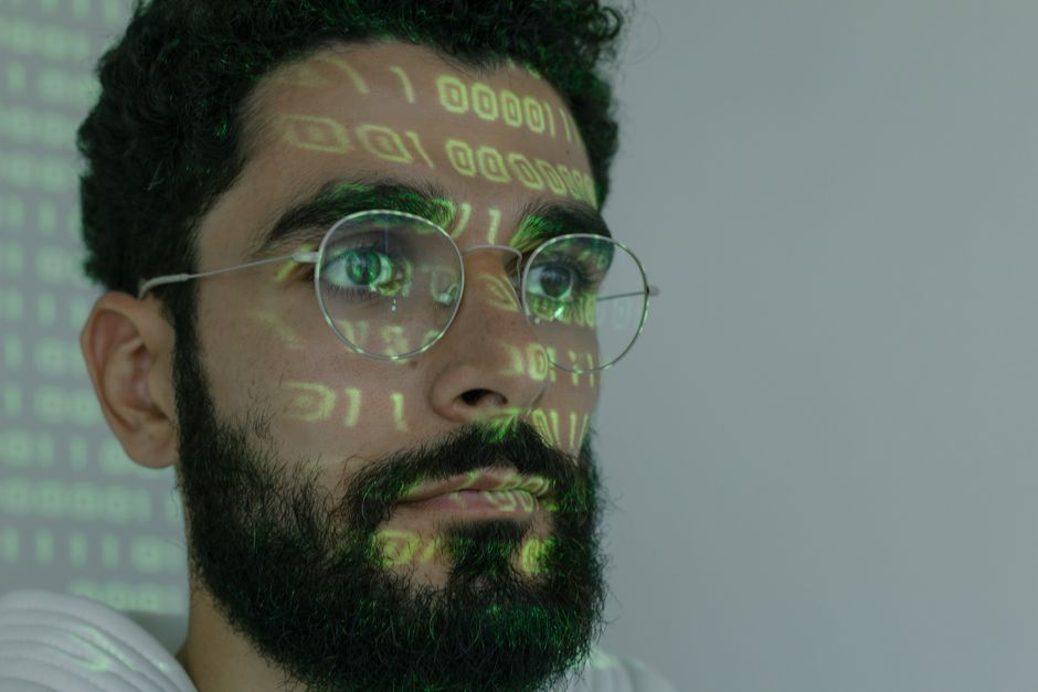 Intel·ligència Artificial estafa deepfakes